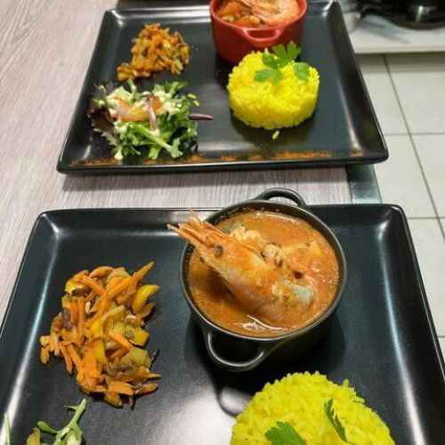 Les repas sont élaborés à base de crustacés et de poissons